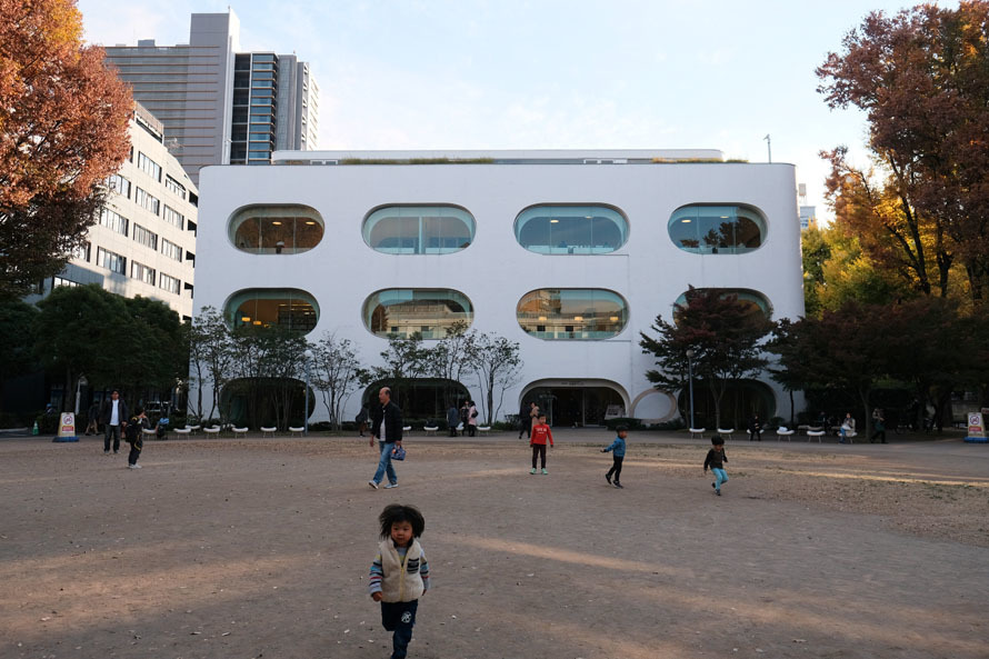 東京 武蔵境 図書館が楽しくなるオシャレな建物 武蔵野プレイス へ行ってみよう Naga Style Blog