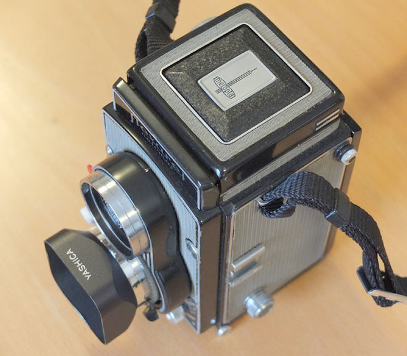 カメラ フィルムカメラ カメラの話】 チェコ製のオシャレな二眼レフカメラ「Flexaret(フレクサ 